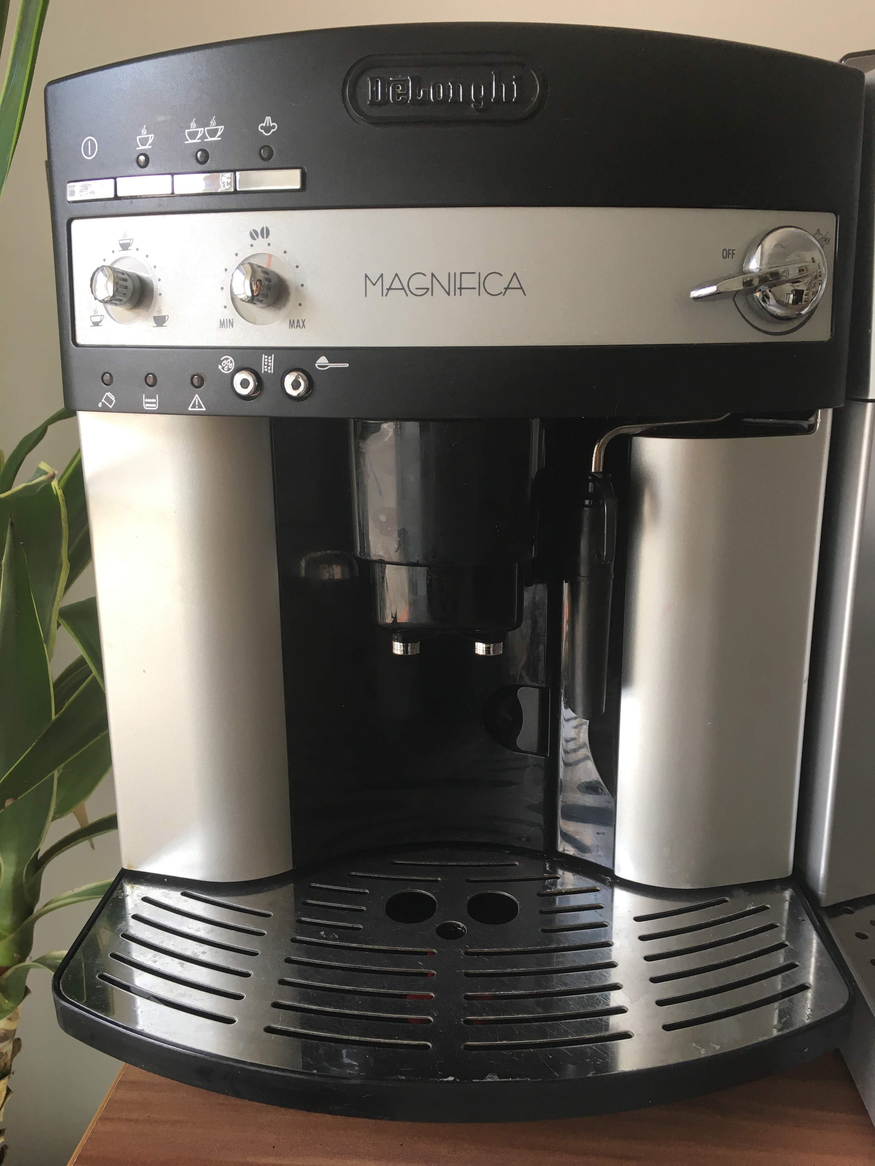 DeLonghi Magnifica ESAM 3000 - Spiller Coffee